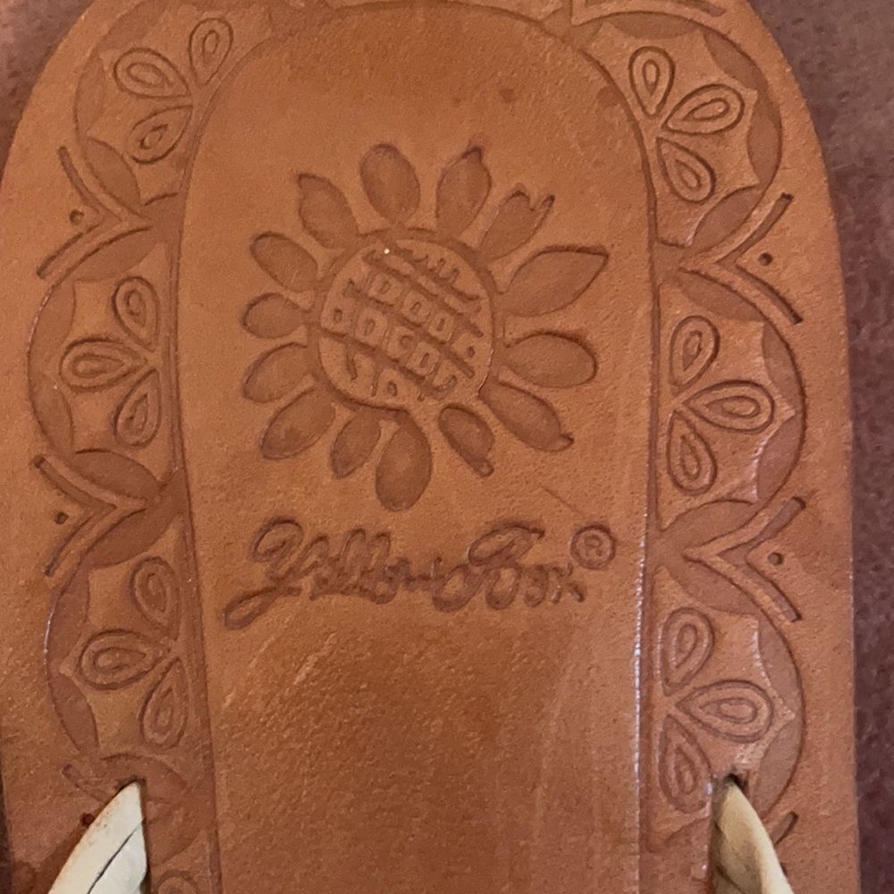 Yellow box flip flops  - Picture 4 of 7
